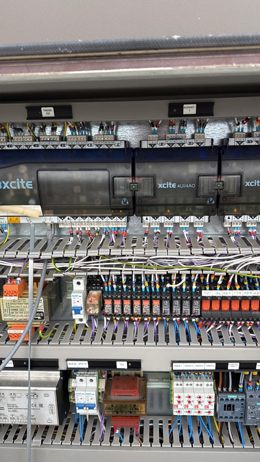 Trend IQ3xcite BMS controller with expansion modules inspected during an AHU alarm call-out